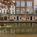 Beautiful Canal Apartment In Utrecht For 4 Persons
